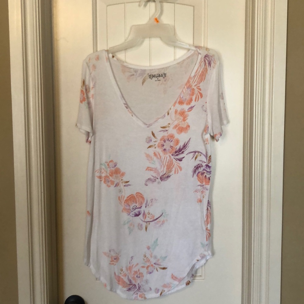 V-neck tee